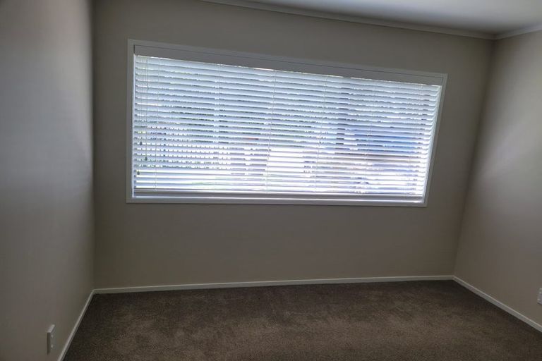 Photo of property in 2/5 Aries Place, Shelly Park, Auckland, 2014