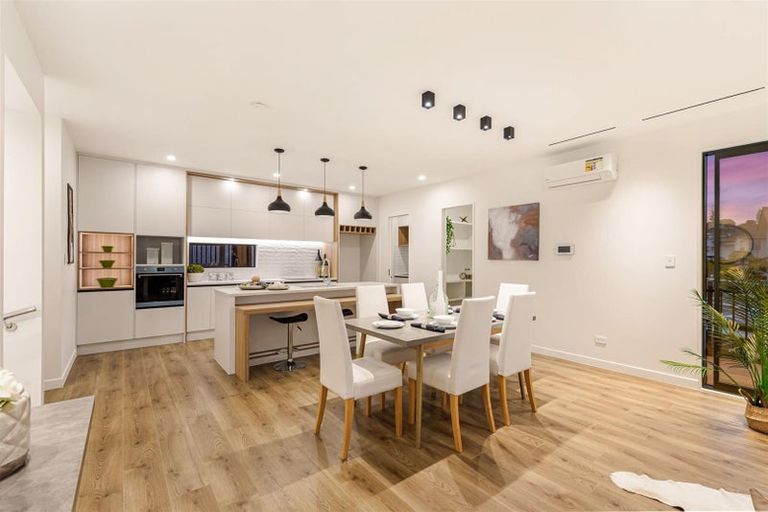 Photo of property in 20 Kuaha Road, Massey, Auckland, 0614