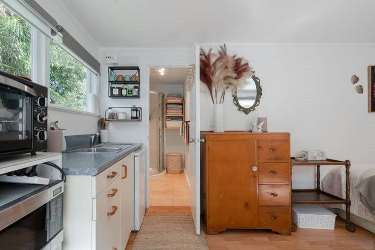 Photo of property in 84 Park Road, Titirangi, Auckland, 0604