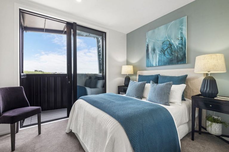 Photo of property in 2/19 Windlass Street, Long Bay, Auckland, 0630