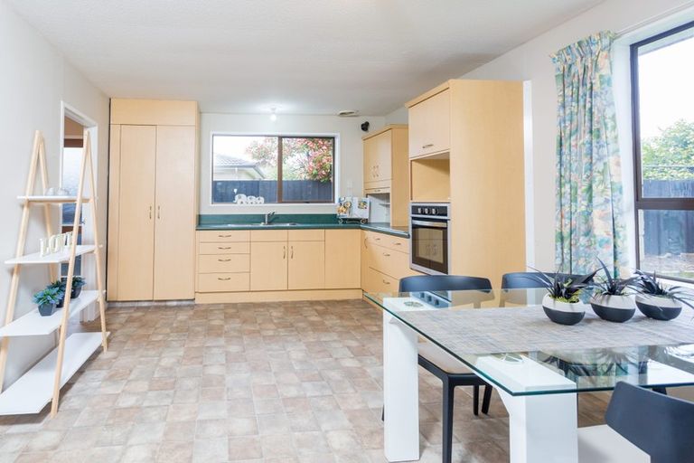 Photo of property in 2/21 Montclare Avenue, Ilam, Christchurch, 8041