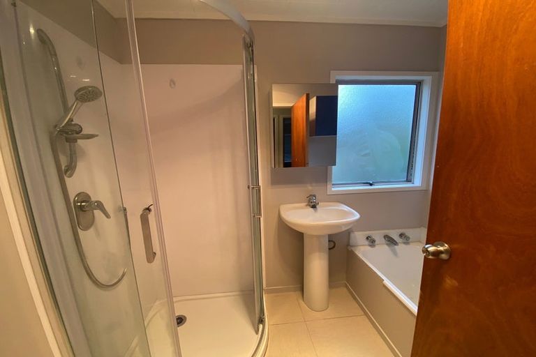 Photo of property in 14 Landow Place, Henderson, Auckland, 0612