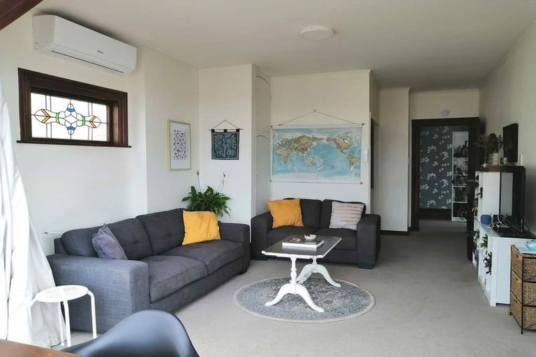 Photo of property in 118 Lyall Parade, Lyall Bay, Wellington, 6022