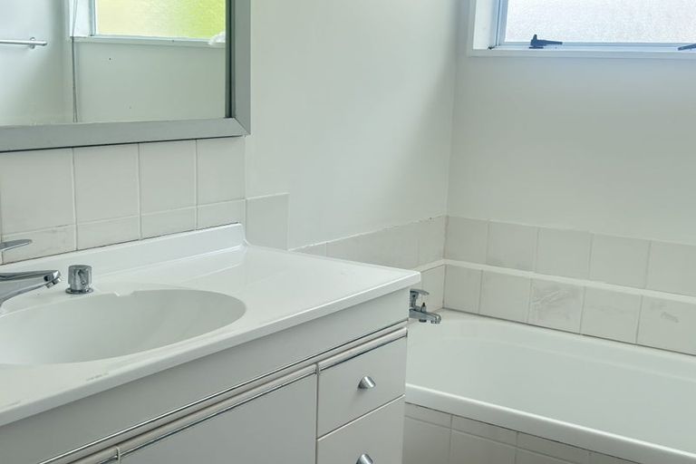 Photo of property in 2/38 Borich Road, Sunnyvale, Auckland, 0612