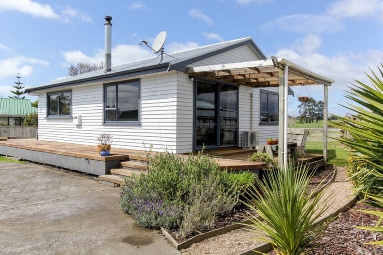 Photo of property in 15 Tuahu Place, Waitara, 4320
