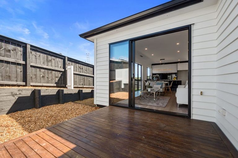 Photo of property in 52 Whakairo Crescent, Gulf Harbour, Whangaparaoa, 0930