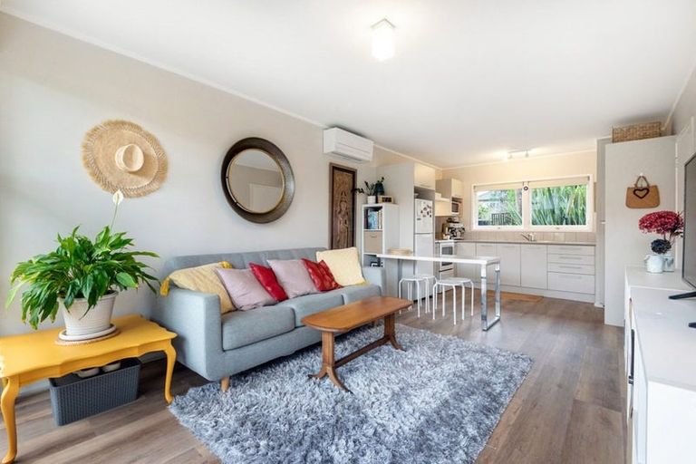 Photo of property in 10/77 Old Lake Road, Narrow Neck, Auckland, 0624