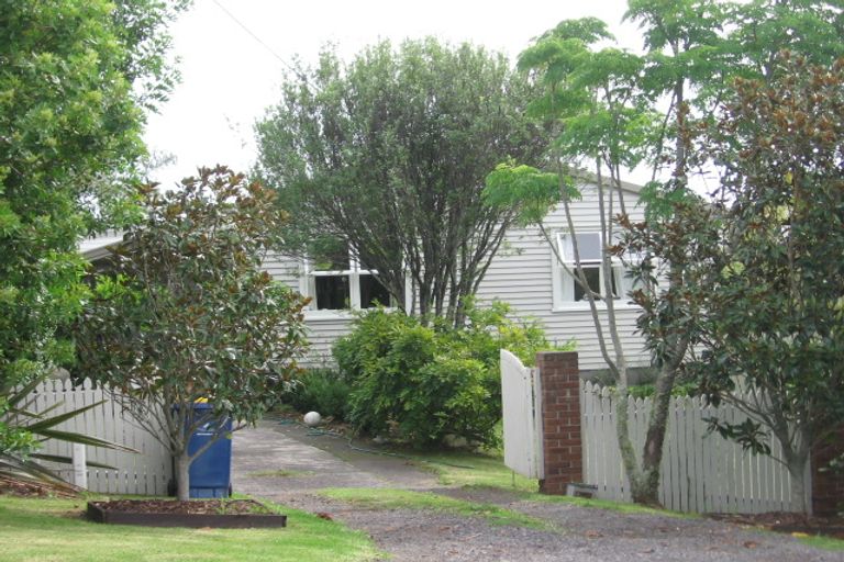 Photo of property in 10 Deane Avenue, Titirangi, Auckland, 0604