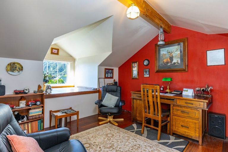 Photo of property in 16 Huia Street, Waikawa, Picton, 7220