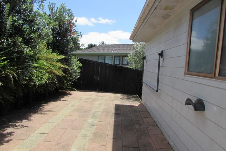 Photo of property in 32 Pisces Road, Glen Eden, Auckland, 0602