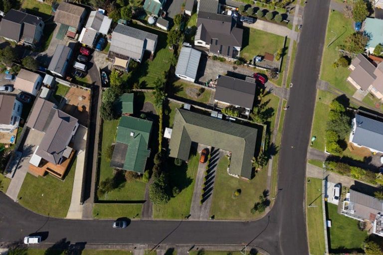 Photo of property in 19a Litchfield Place, Clarks Beach, 2122