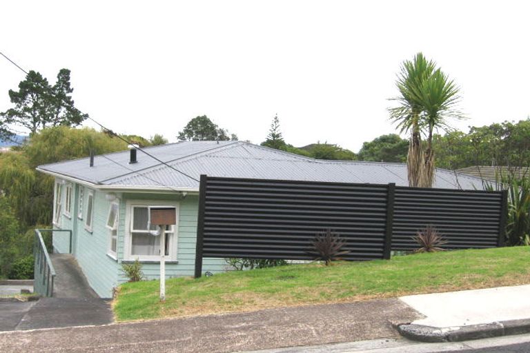 Photo of property in 5 Sea Vista Avenue, Beach Haven, Auckland, 0626