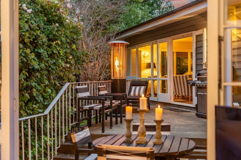 Photo of property in 9 Chatsworth Road, Silverstream, Upper Hutt, 5019