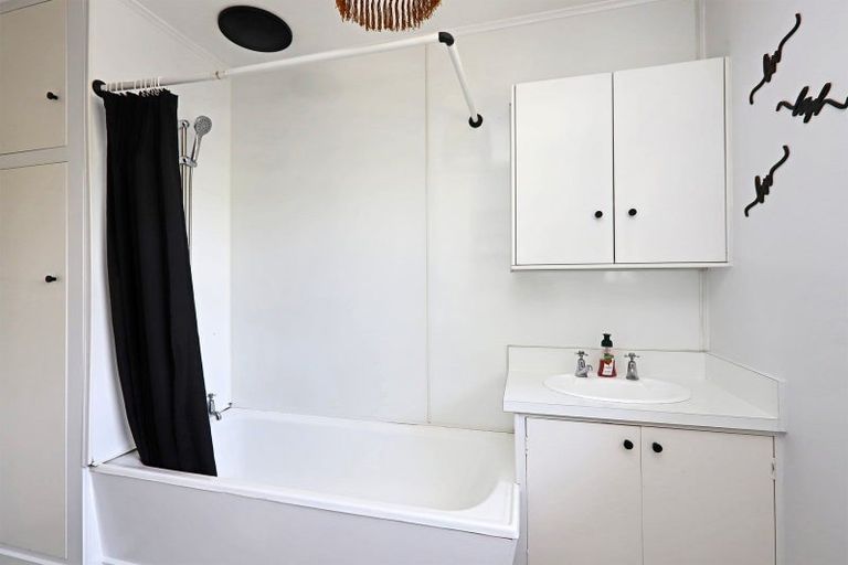 Photo of property in 2/69 Meeanee Road, Taradale, Napier, 4112