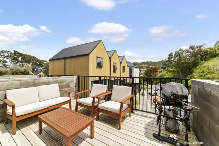 Photo of property in 2 Jean Caldwell Way, Island Bay, Wellington, 6023