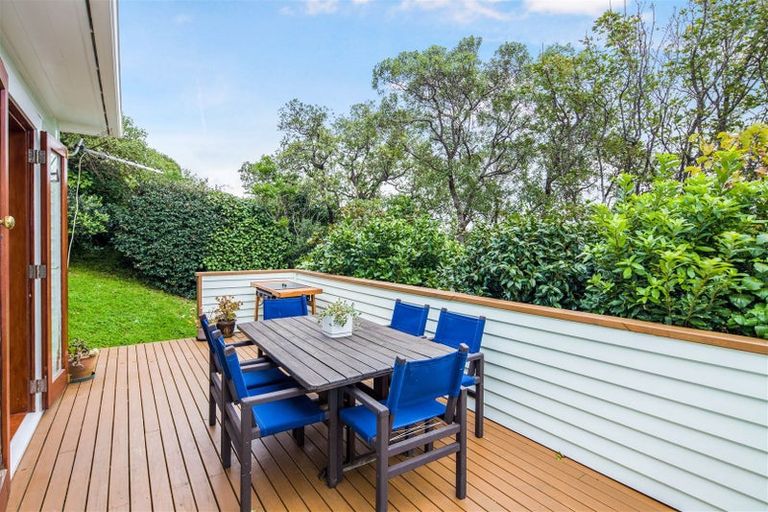 Photo of property in 122 Totara Road, Miramar, Wellington, 6022