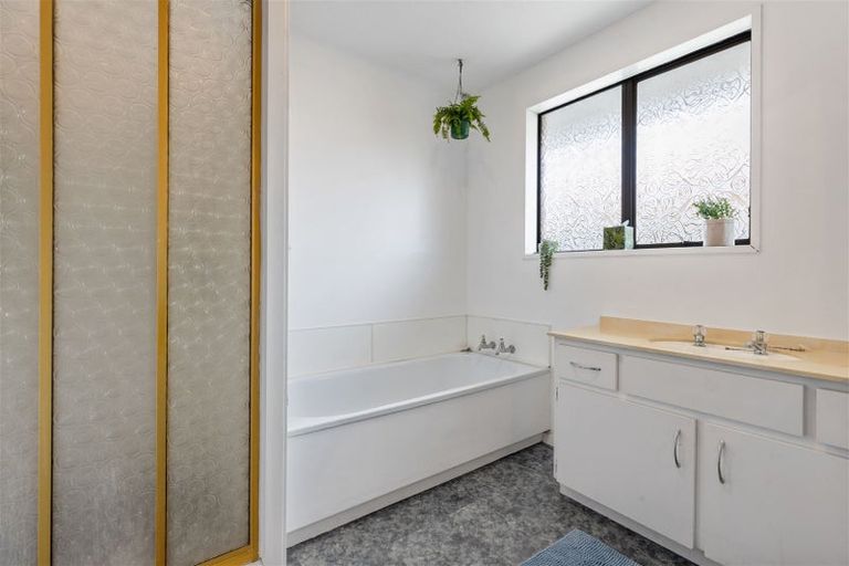 Photo of property in 2/151 Northcote Road, Northcote, Christchurch, 8052