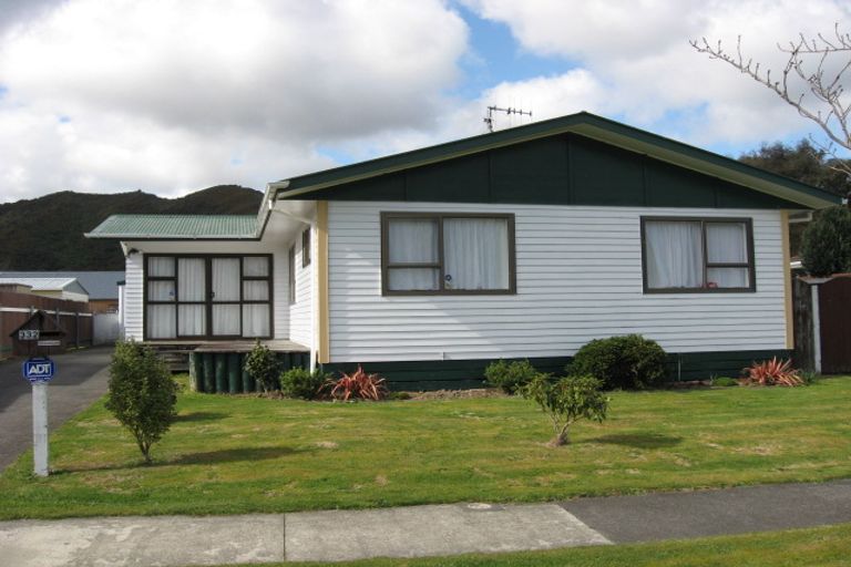 Photo of property in 332 Wellington Road, Wainuiomata, Lower Hutt, 5014