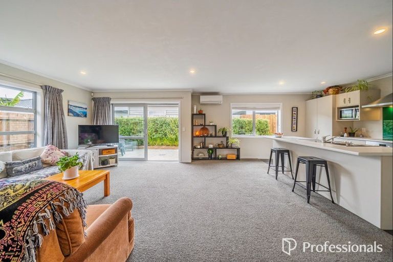 Photo of property in 98 Farmer Crescent, Taita, Lower Hutt, 5011