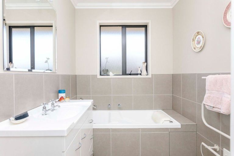 Photo of property in 35 Mcphee Street, Dannevirke, 4930