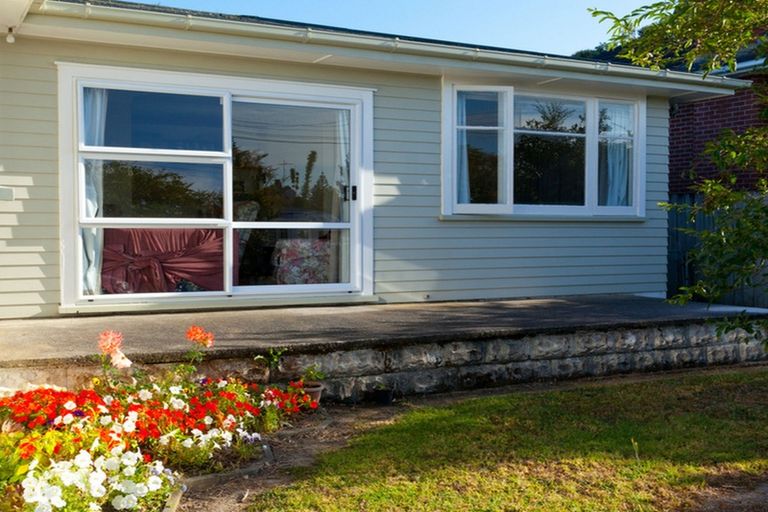 Photo of property in 17 Sylvan Crescent, Te Atatu South, Auckland, 0610