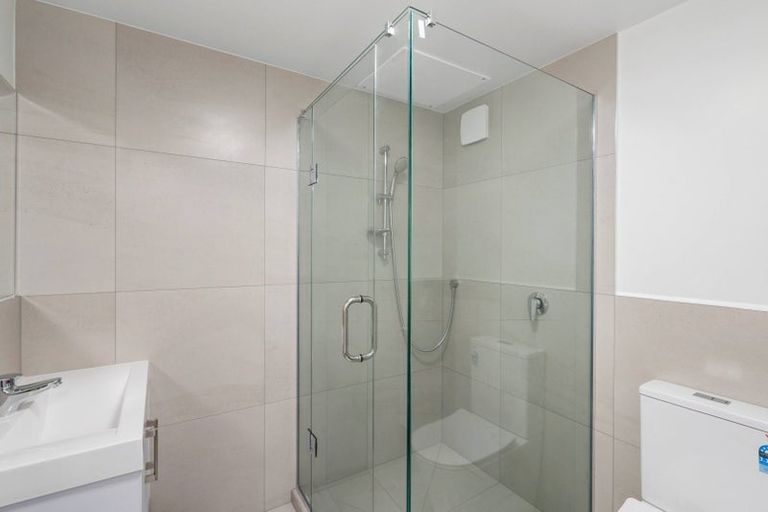 Photo of property in 1/4045f Great North Road, Glen Eden, Auckland, 0602