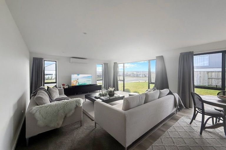 Photo of property in 4 Poroporo Way, Wharewaka, Taupo, 3330