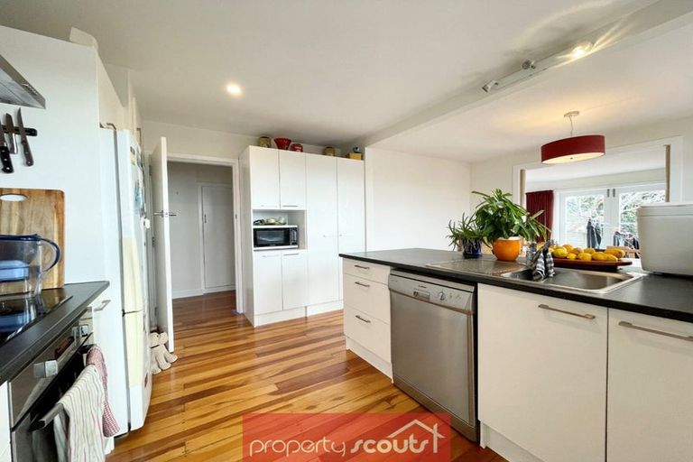 Photo of property in 10 Moana Crescent, Blagdon, New Plymouth, 4310