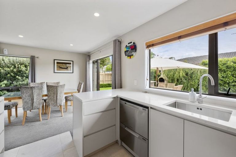 Photo of property in 20 Hocken Place, Mangere Bridge, Auckland, 2022