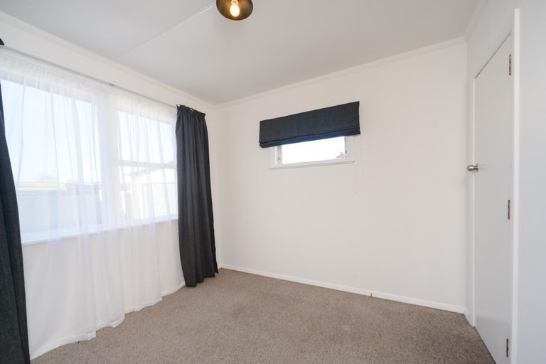 Photo of property in 24 Holdsworth Avenue, Milson, Palmerston North, 4414