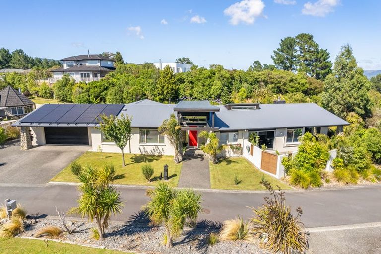 Photo of property in 41 Mount Marua Way, Timberlea, Upper Hutt, 5018