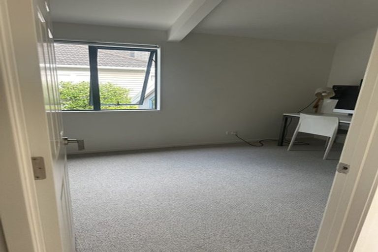 Photo of property in 2/12 Aotearoa Terrace, Murrays Bay, Auckland, 0630