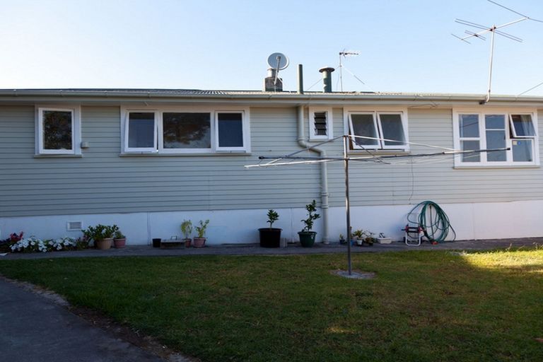 Photo of property in 17 Sylvan Crescent, Te Atatu South, Auckland, 0610