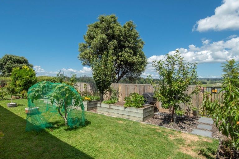 Photo of property in Waterview Estate, 18/4 Greystone Place, Omokoroa, 3114