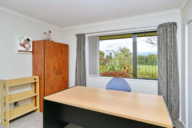 Photo of property in 12 Belgrove Place, Parklands, Christchurch, 8083