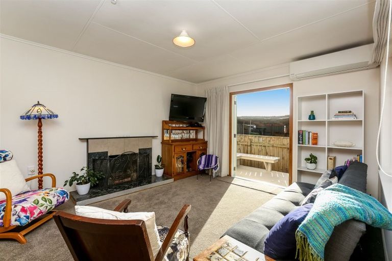 Photo of property in 33 Omata Road, Marfell, New Plymouth, 4310