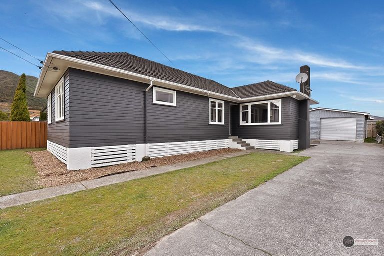 Photo of property in 43 Russell Road, Wainuiomata, Lower Hutt, 5014