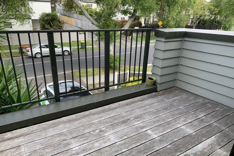 Photo of property in 1/25 Fields Parade, Oteha, Auckland, 0632