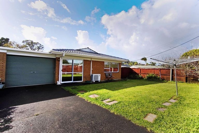 Photo of property in 2/2 Wallace Road, Ranui, Auckland, 0612