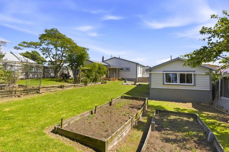 Photo of property in 42 Hinemoa Street, Paraparaumu, 5032