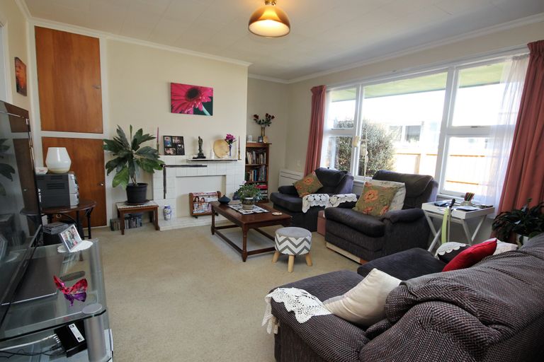 Photo of property in 2/83 Roberta Drive, Somerfield, Christchurch, 8024