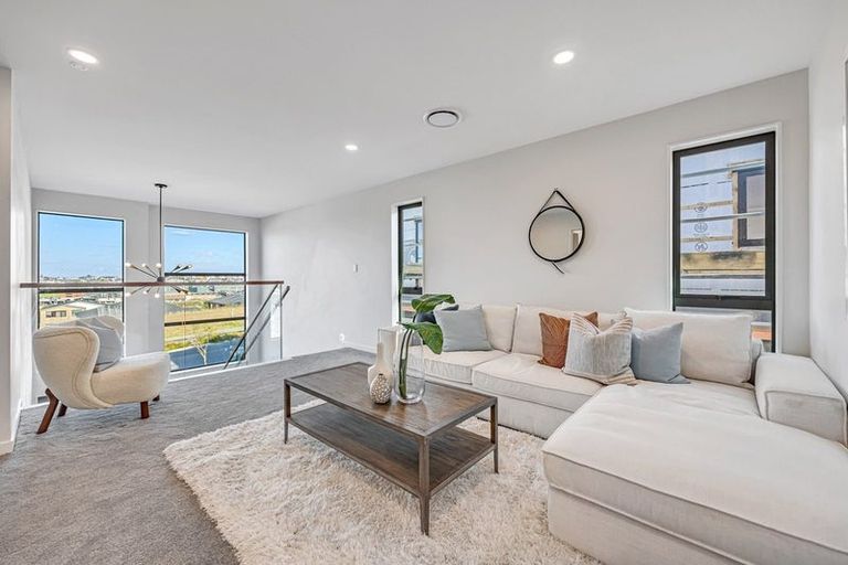 Photo of property in 14 Pakirikiri Street, Long Bay, Auckland, 0630