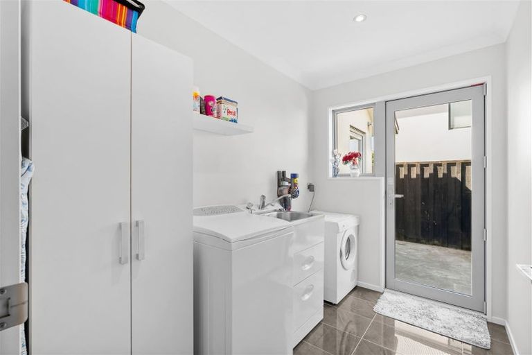 Photo of property in 6 Lakebridge Place, Parklands, Christchurch, 8083