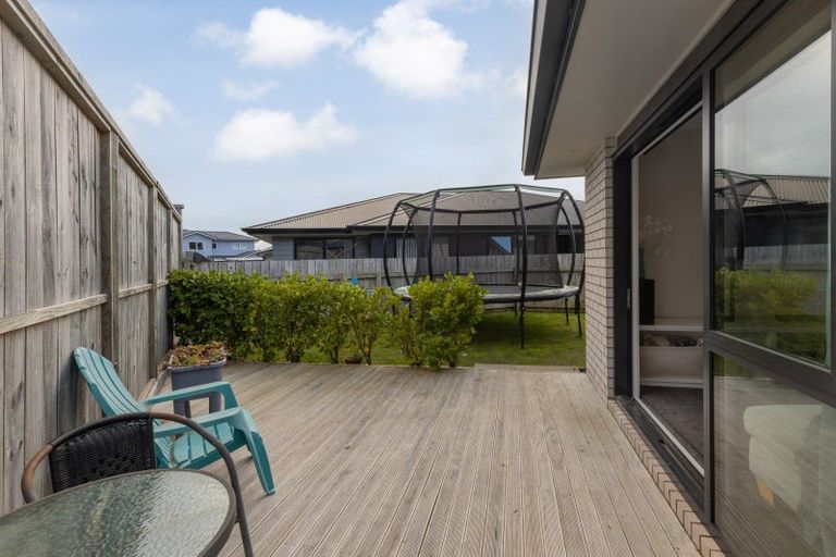 Photo of property in 14 Schooner Drive, Whitby, Porirua, 5024