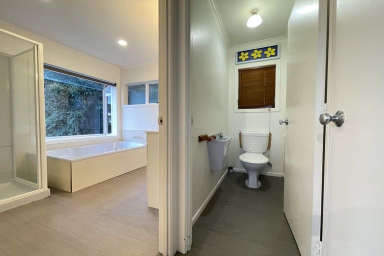 Photo of property in 42 Lyons Avenue, Murrays Bay, Auckland, 0630
