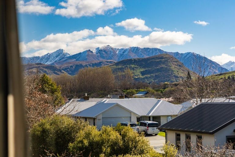 Photo of property in 9 Bridesdale Drive, Lake Hayes, Queenstown, 9304