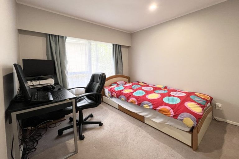 Photo of property in 1/214 Sunnynook Road, Totara Vale, Auckland, 0627