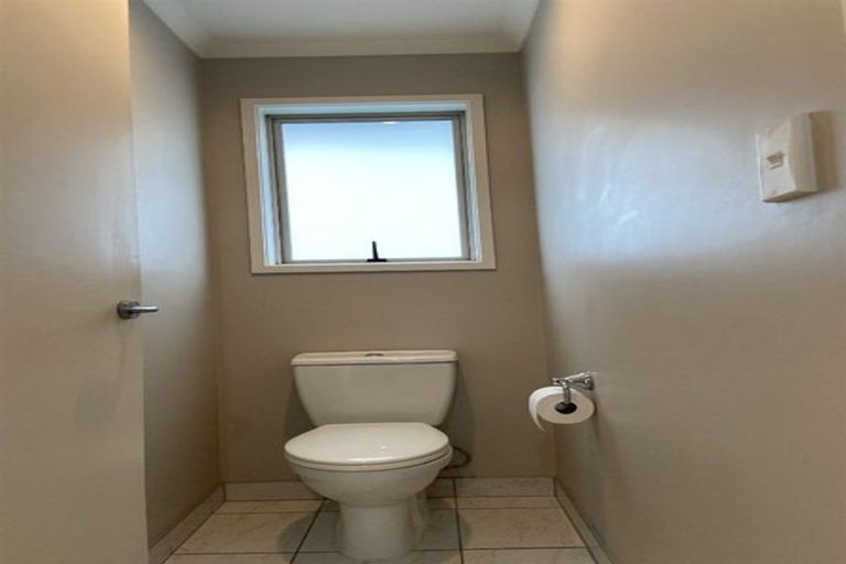 Photo of property in 5 Canyon Drive, Oteha, Auckland, 0632