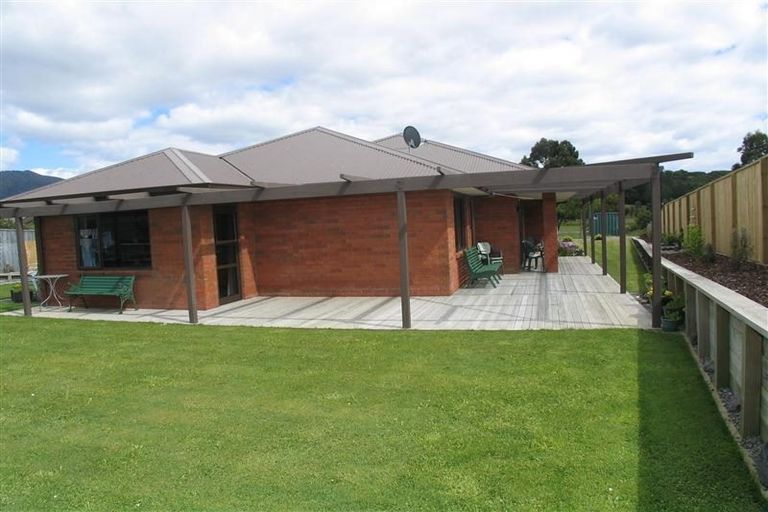 Photo of property in 5 Weka Place, Picton, 7220