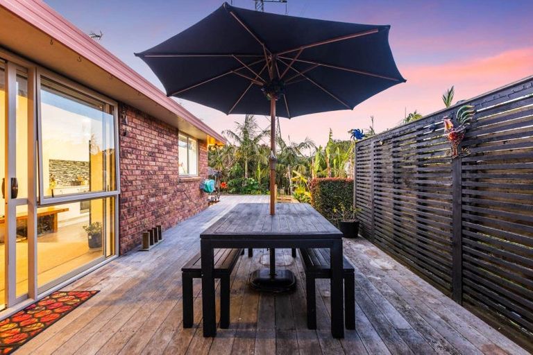 Photo of property in 14 Norman Close, The Gardens, Auckland, 2105